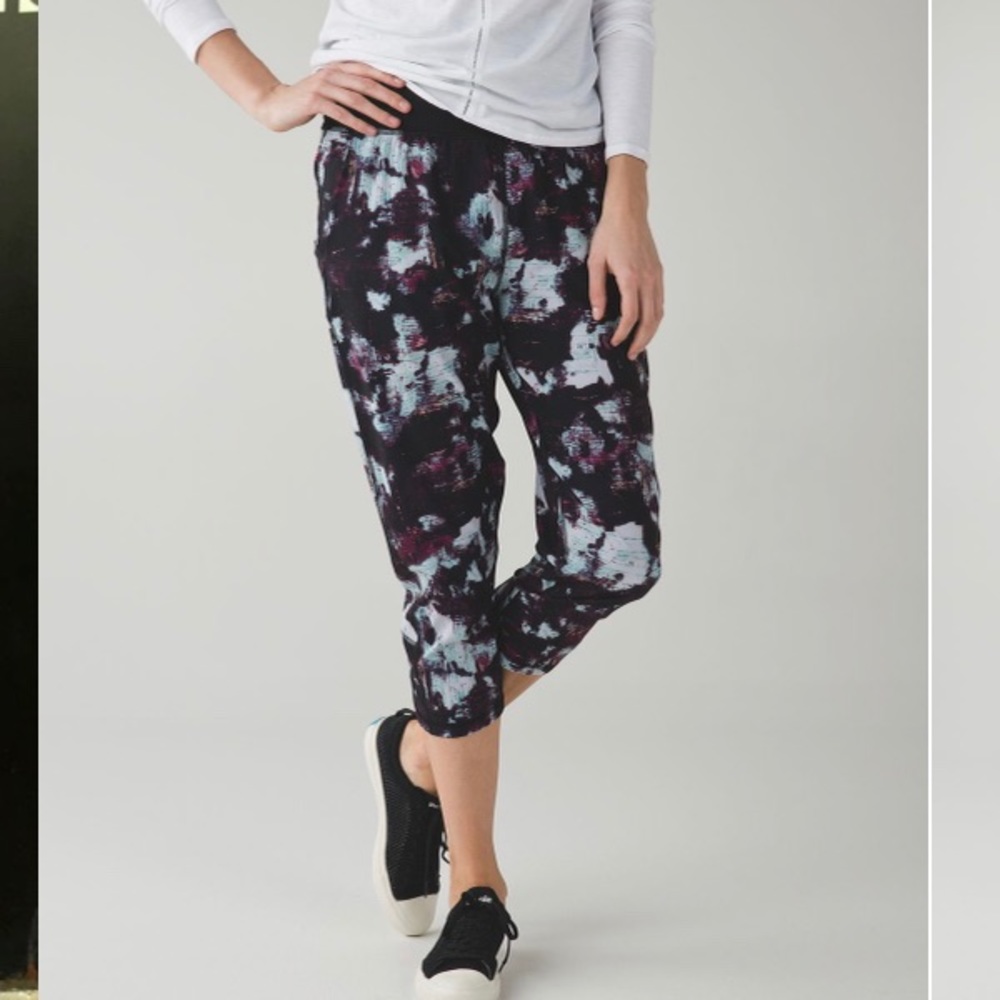 Lululemon Tranquil Crop size 4